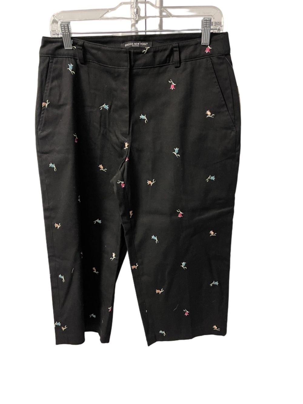 Briggs New York Embroidered Flowers Black Capris NWT Sz 10P